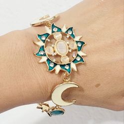 Gold Green moon and star toggle clasp retro style women's bracelet gift new

