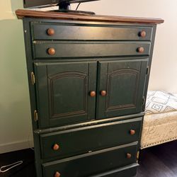 Stately Gentleman’s Chest 