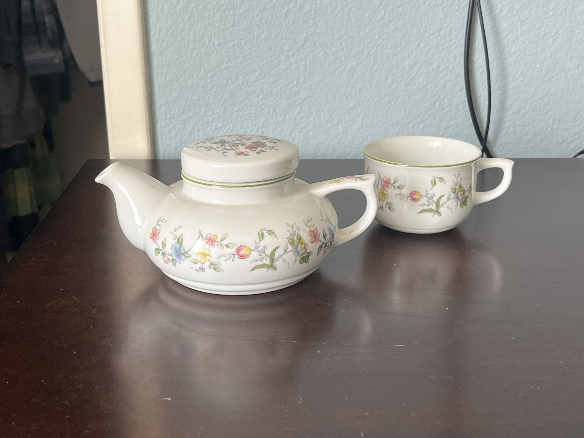 Vintage Teapot & Teacup Set # 8483