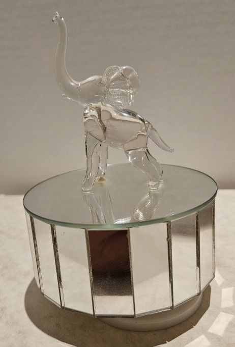 Vtg Elephant Hand Spun Blown Glass Art Figurine Mirrored Turning Music Box