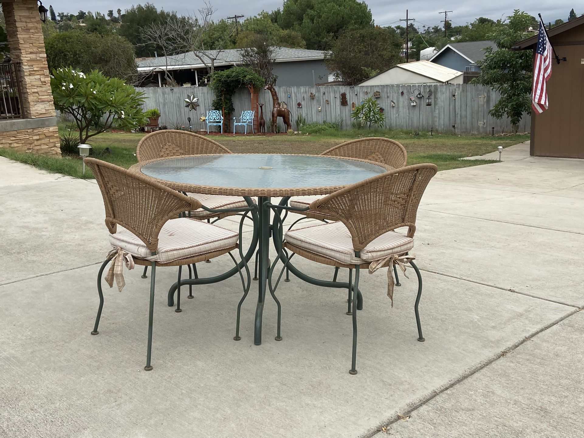 Glass Table And 4 Chairs   Very Sturdy  Nice Condition 
