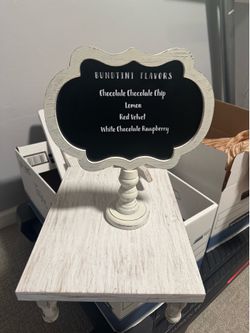 Dessert Risers & Sign