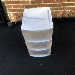 Very Good Condition Plastic Dresser 