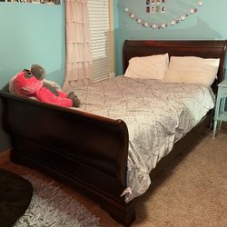 Queen Sleigh Bed