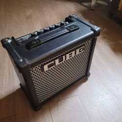 Roland's CUBE-10GX 8" Guitar Amplifier 
