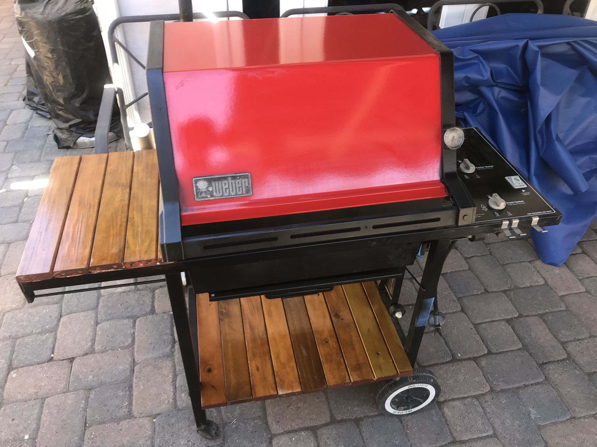 Weber Genesis gas barbecue grill. Model number 8006. Up for grabs, my old Weber Genesis barbecue grill. New, these grills were over $500 each. Built