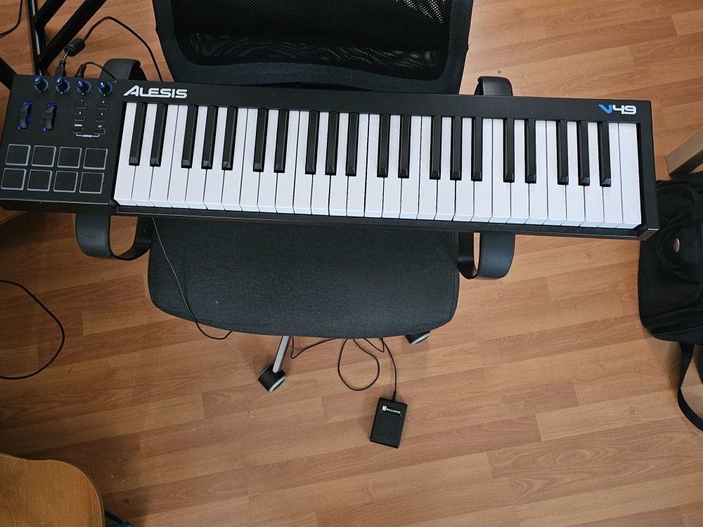 Alesis V49 MIDI Keyboard with Sustain