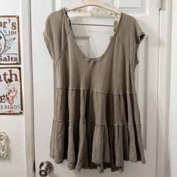 Free People We The Free khaki Tiered V-Neck Tunic Top Small