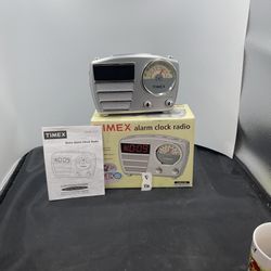 TIMEX ALARM CLOCK AM/FM RADIO RETRO T247S (f16)
