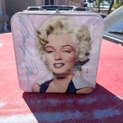 Marilyn monroe tin tote lunchbox