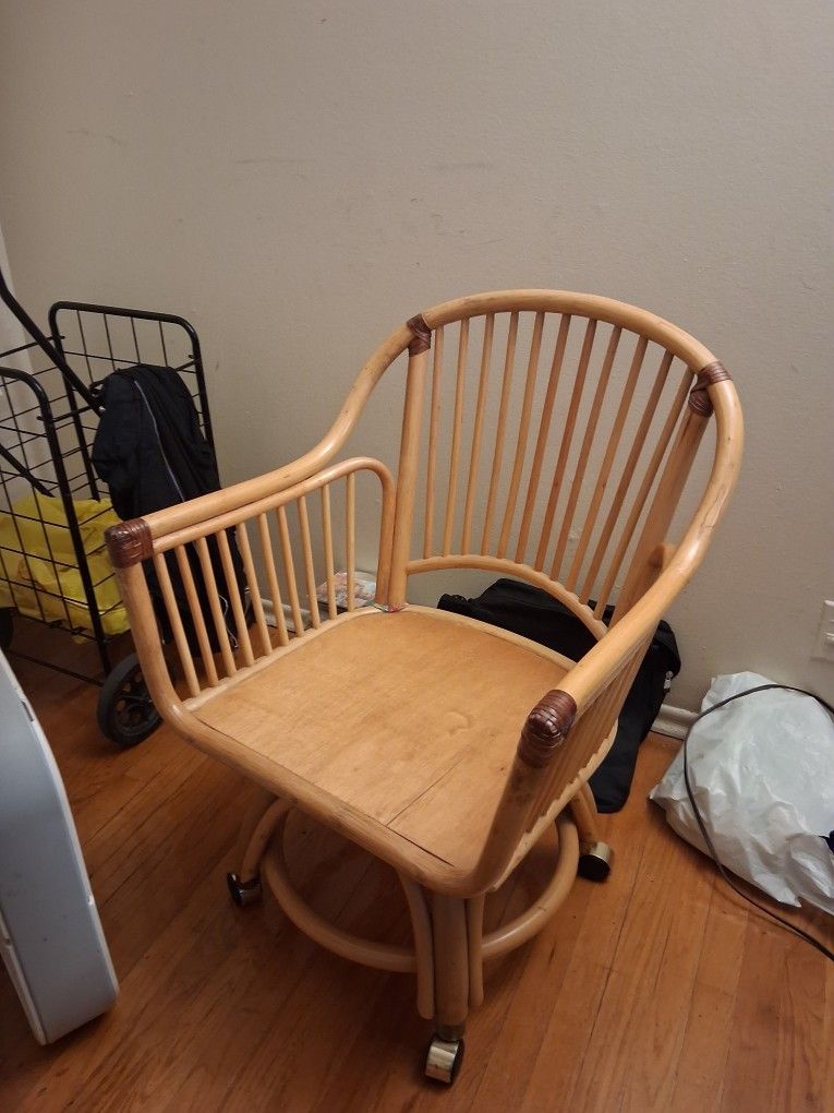 Swivel Wooden Wicker Chair