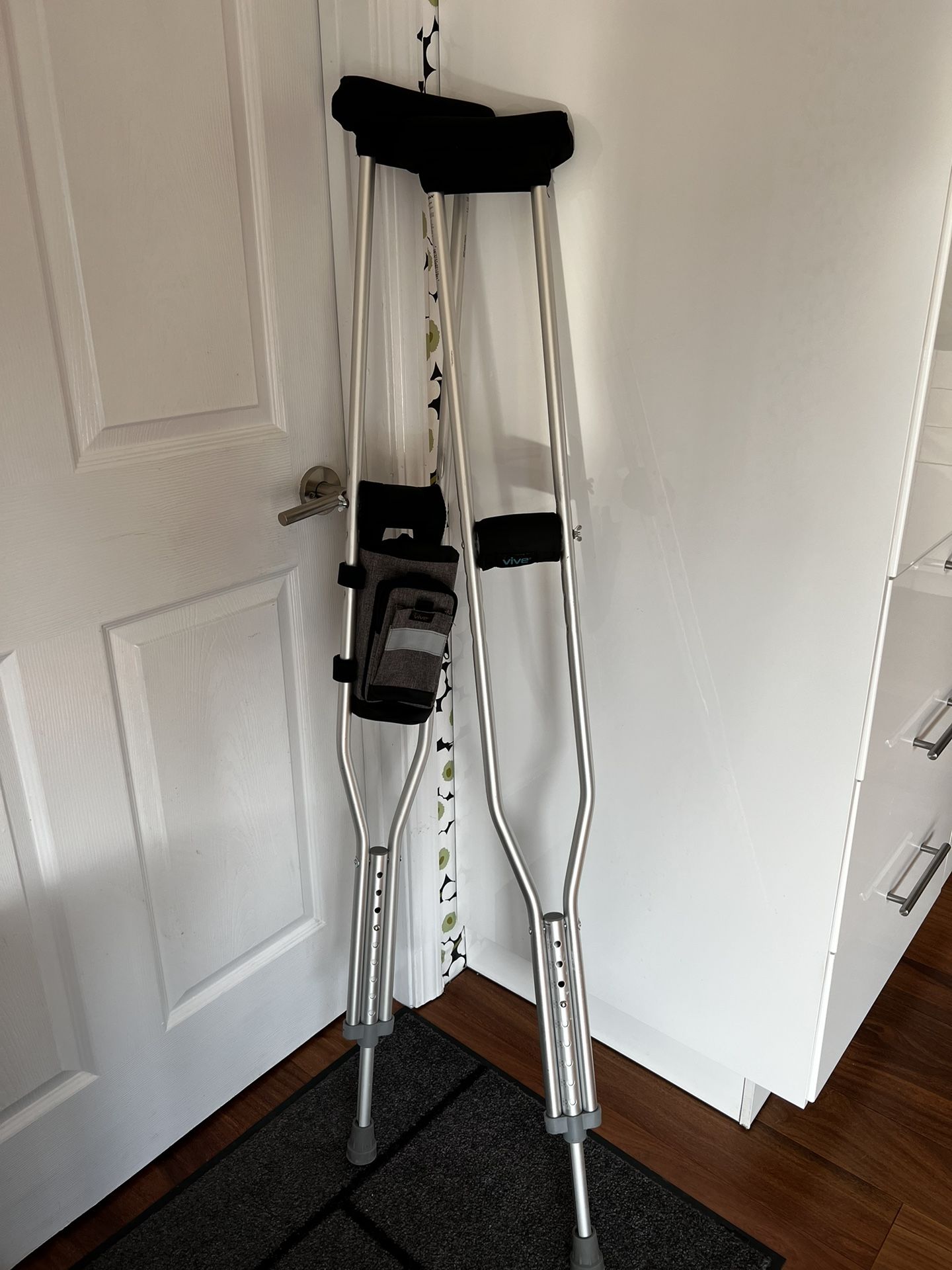 Crutches 5’10” to 6’6” with Cushions