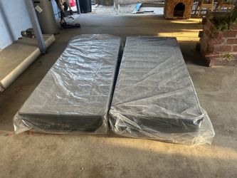 Cal king box spring great condition  $150