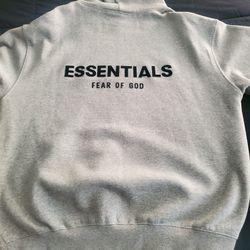 ESSENTIAL  HOODIE