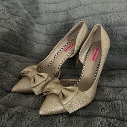 Gold Glitter Betsy Johnson Pumps Size 10