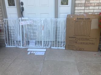 New 57-62” extra wide pressure mounted gate