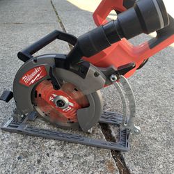 Milwaukee M18 FUEL 18V Lithium-Ion Cordless 7-1/4 in. Rear Handle Circular Saw (Tool-Only