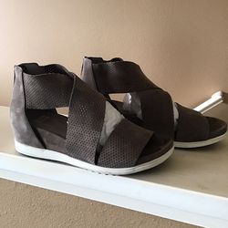 Eileen Fisher Gray Nubuck Perforated Leather Sneaker Sandals (8.5)