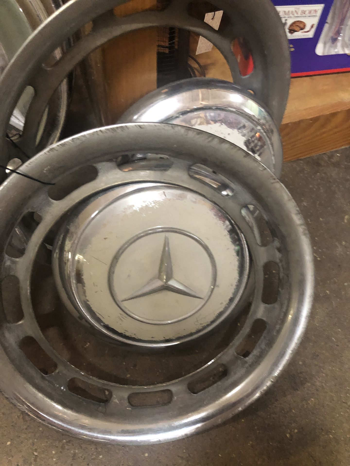 Mercedes Hubcaps/beauty rim