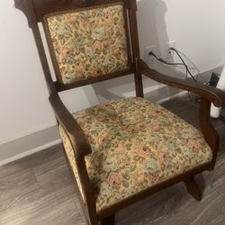 Vintage Wooden Rocking Chair – Great Condition