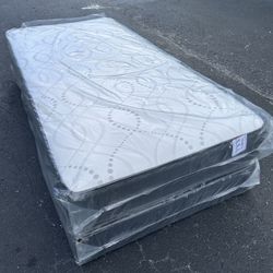 NEW MATTRESS TWIN SIZE PLUSH WITH BOX SPRING