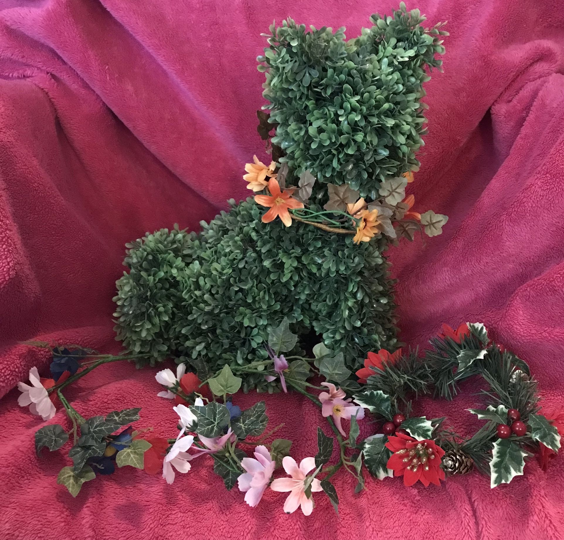Boxwood Topiary Kitty Cat with 4 Seasonal Collars 15.5” x 8” x 15” NEW!
