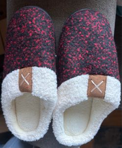 Red and Black Knit House Slippers 5-6