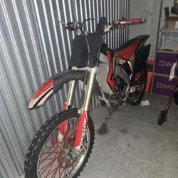 Honda CRF250 Dirtbike