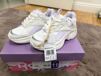 Reebok Girl shoes Size 11 NEW