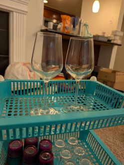 Moving Sale – 21 Drinking Glasses Bundle – Just $10!