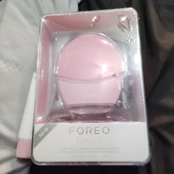 Foreo Luna 3 Smart Facial Cleansing & Firming Massage 