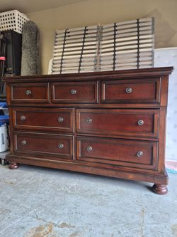 🧨ASHLEY PORTER 8 Drawer Dresser-Excellent Condition!