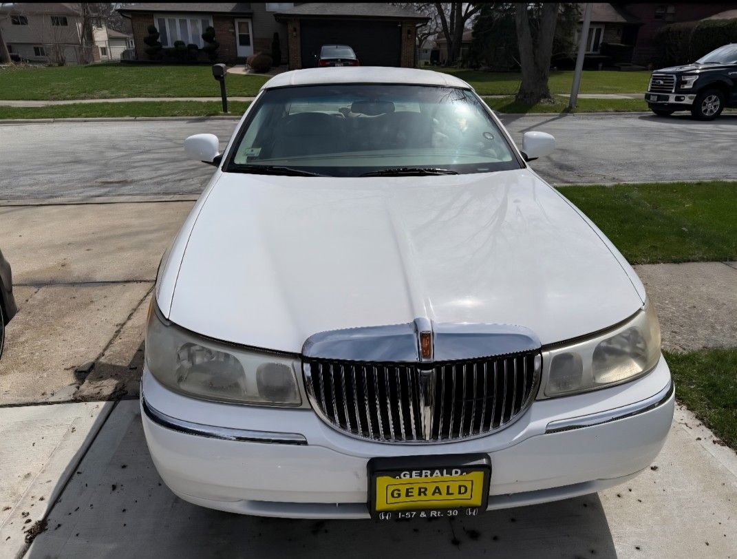 2000 Lincoln Town Car