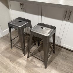 2 Metal Counter Bar Stools (stackable)