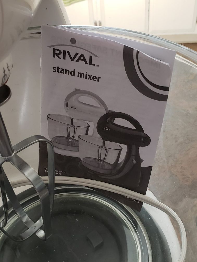Lightly used Rival stand mixer with beaters for Sale in Sparks, NV