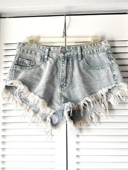 Light Wash Frayed Hem Denim Shorts