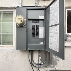 NEW SQUARE D 200 AMP PANEL 