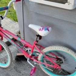 Girls Bike excellent condition 