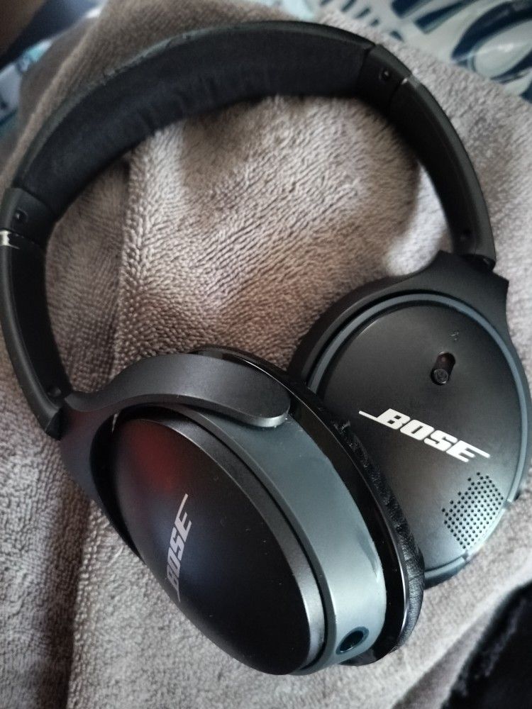 Noise Cancelling Bose Headphones 