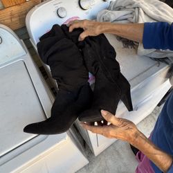 Woman’s Boots Size 7