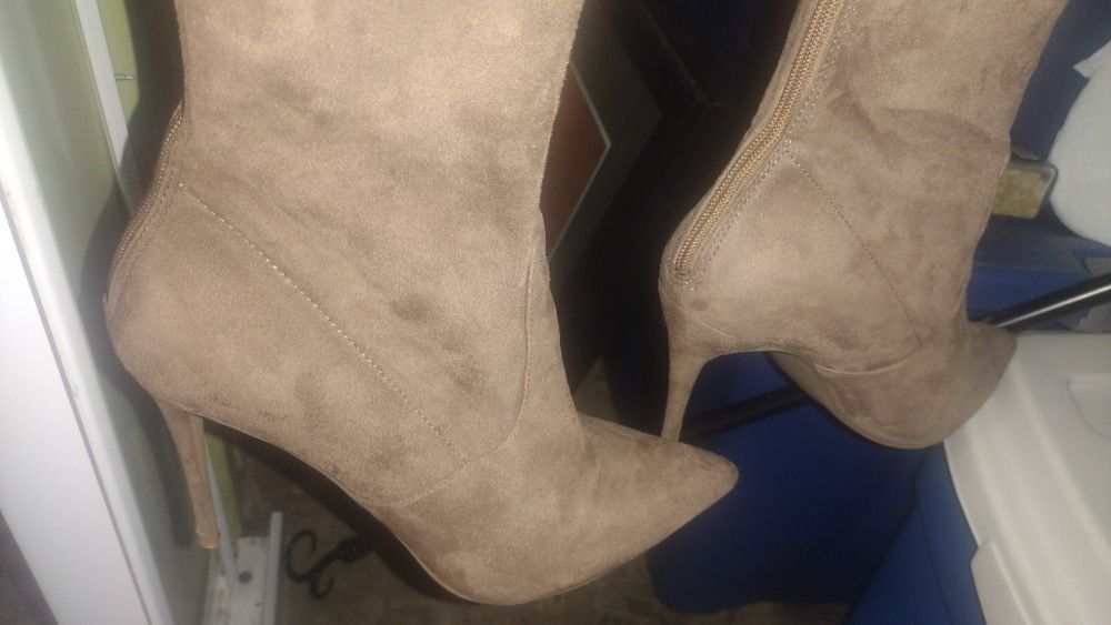 Thigh high stilettos sz 9