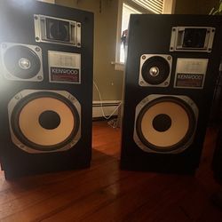 Kenwood 3 Way Speakers With A Technics Turntable 