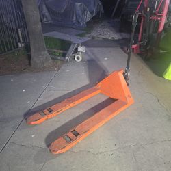 HAULMASTER 2.5 TON PALLET JACK