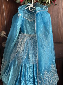 Vestido muy bonito para niña de cuatro años hermoso