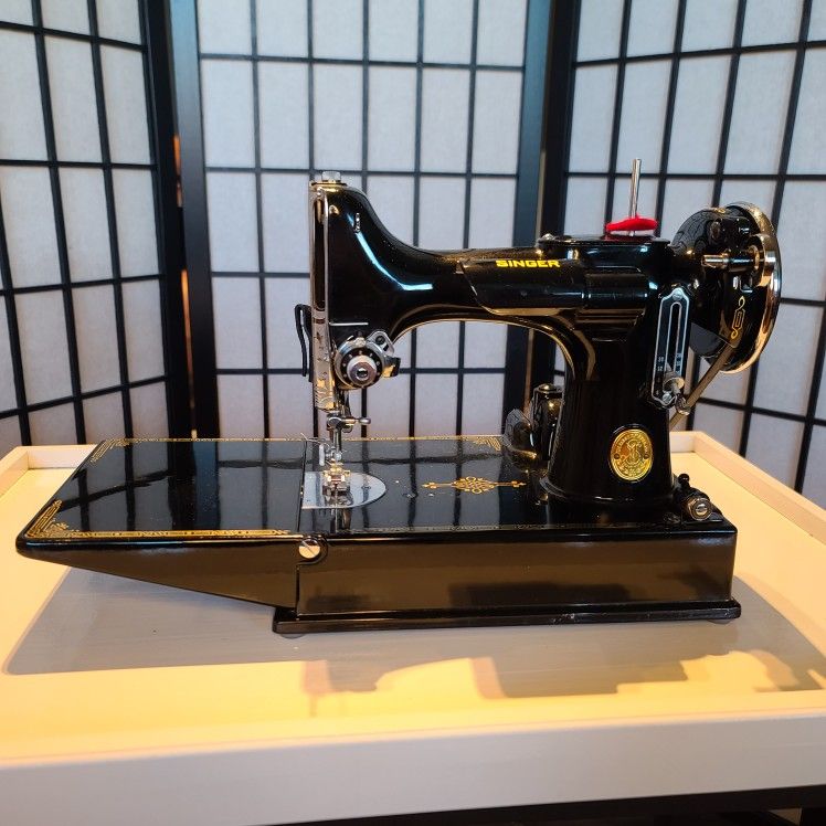 1951 Vintage Singer Featherweight 221-1 Sewing Machine