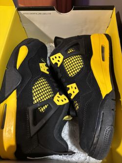 Retro 4s Size 4 And Half