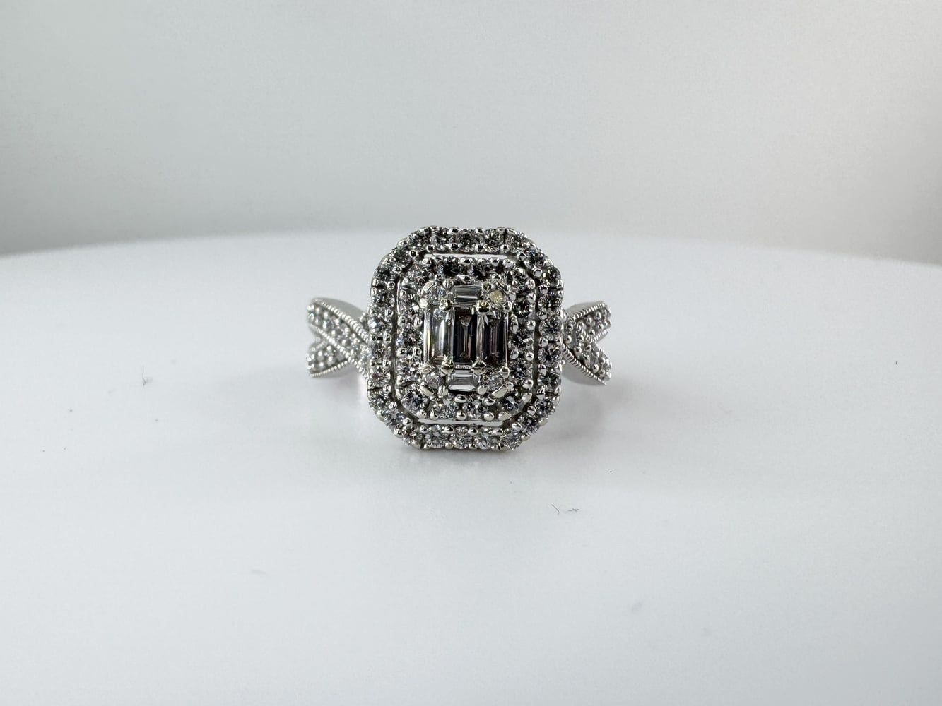 Ladies 1ctw Diamond Halo 14k White Gold Cocktail / Engagement Ring Size 7 11051457