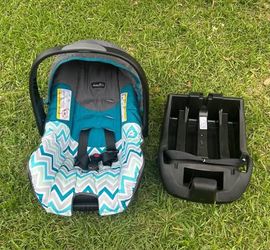 Evenflo Nurture Infant Car Seat 5-22 lbs w/base manufactured in 2020