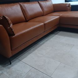 *Sectional Special*---Corsica Sophisticated Leather Sectional Sofa---Delivery And Easy Financing Available👌