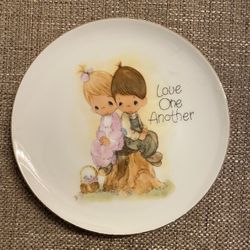 PRECIOUS MOMENTS “LOVE ONE ANOTHER” PLATE 1978